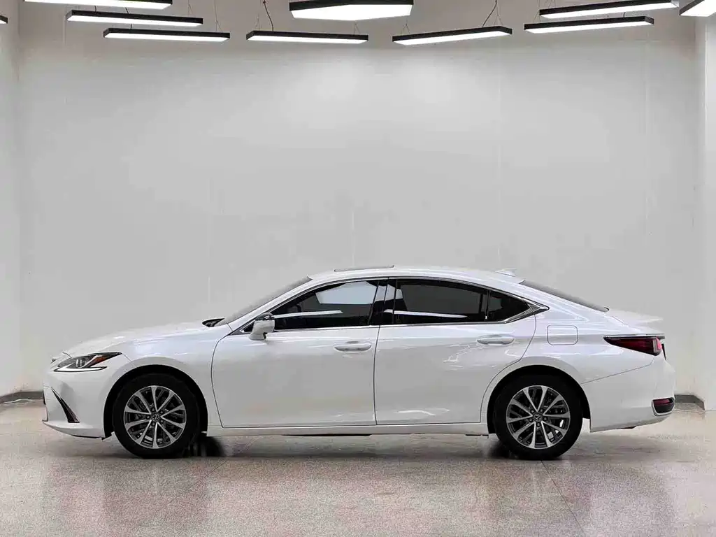 Lexus ES — миниатюра 31