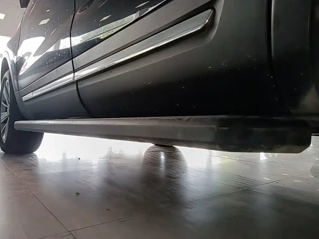 Ford Explorer (Import) — миниатюра 22