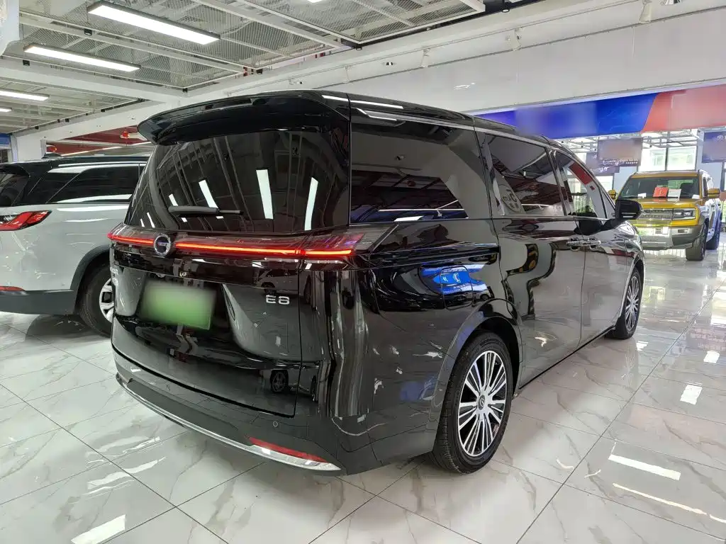 GAC Motor 传祺E8 PHEV — миниатюра 7