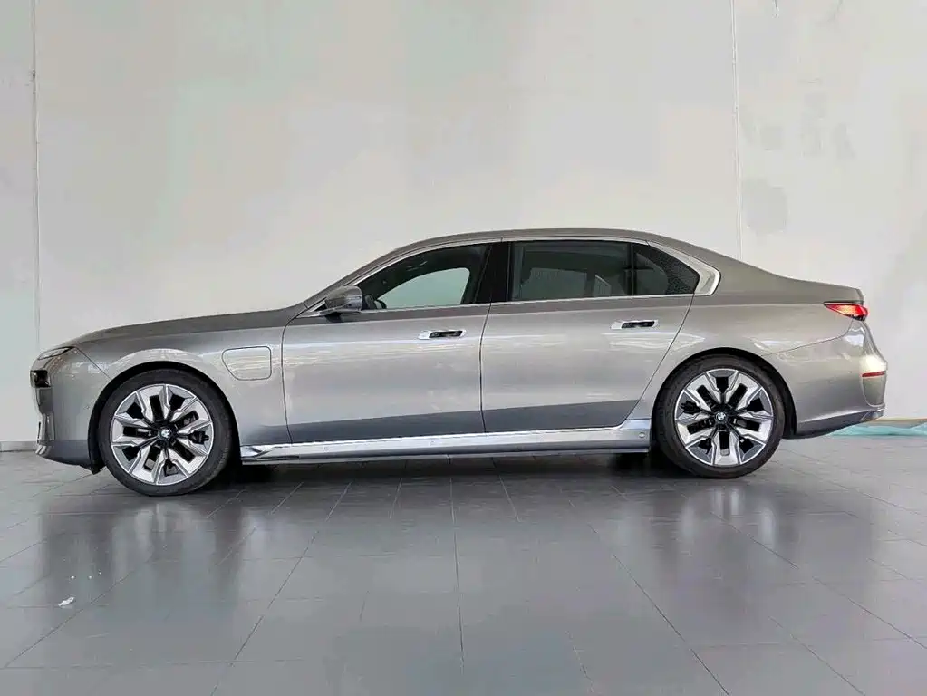 BMW i7 — миниатюра 3