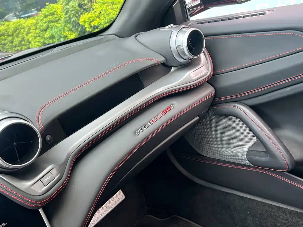Ferrari GTC4Lusso — миниатюра 6