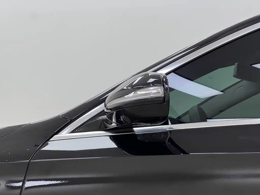 Mercedes-Benz E-Class — миниатюра 10