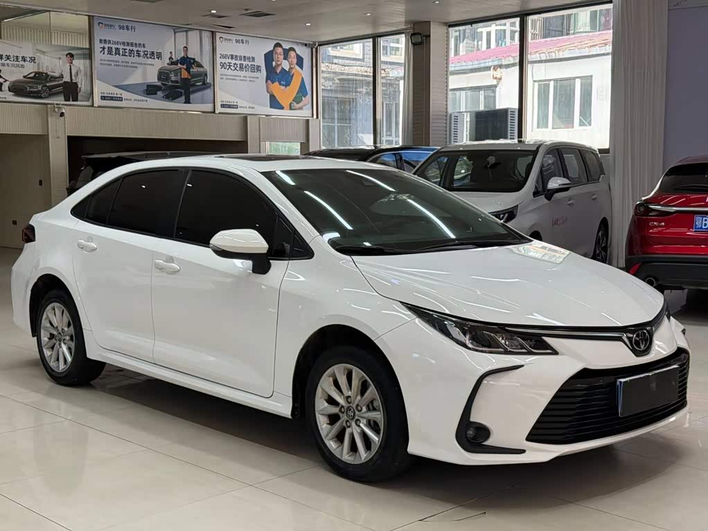 Toyota Corolla 1.2 л 2022 г. Белый, пробег 39000 км
