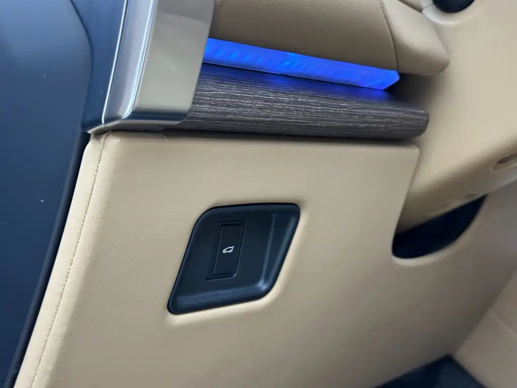 Land Rover Range Rover — миниатюра 14