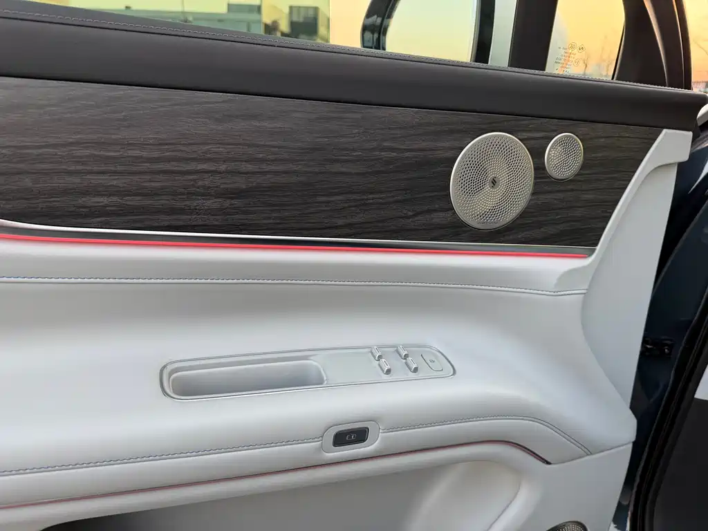 AITO ASK THE WORLD M9