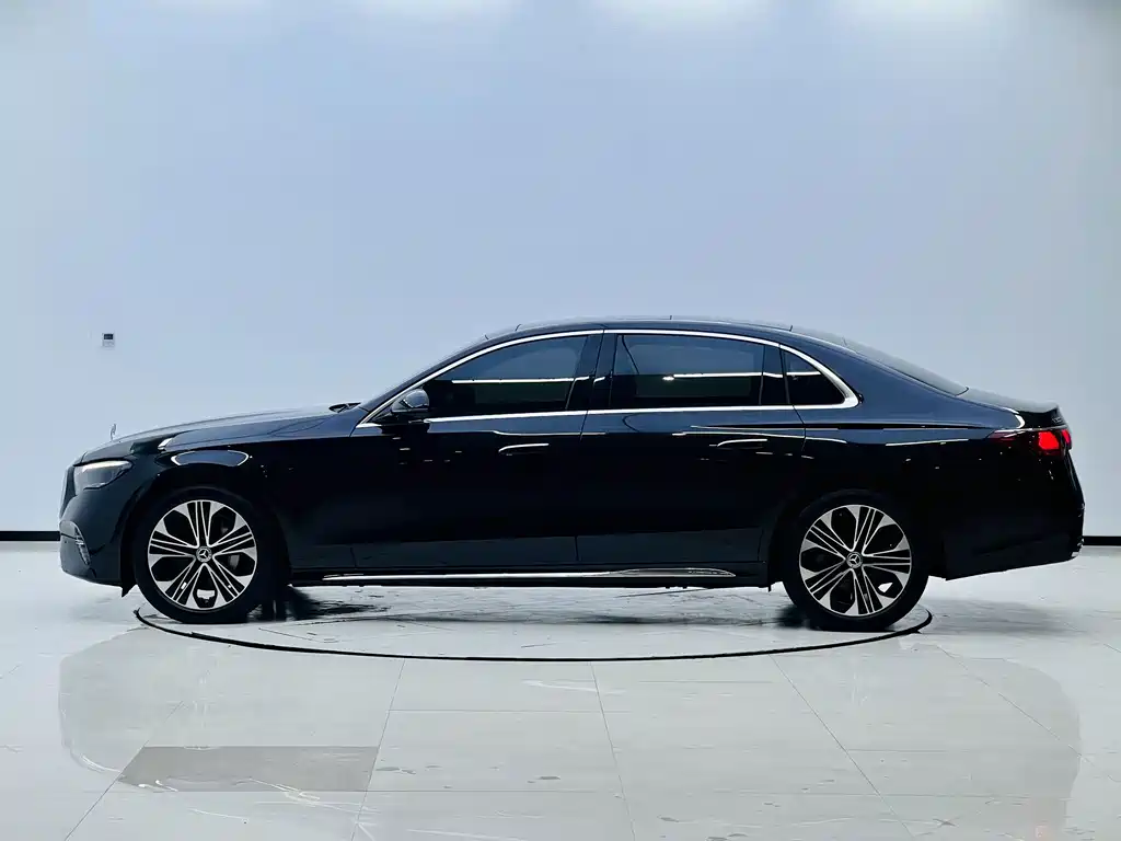 Mercedes-Benz E-Class — миниатюра 4
