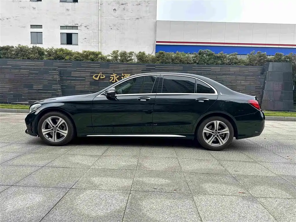 Mercedes-Benz C-Class — миниатюра 14