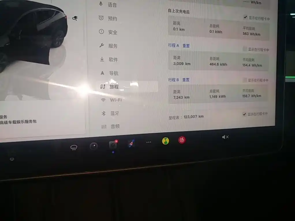 Tesla Model Y — миниатюра 12
