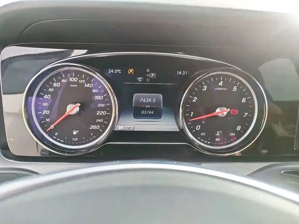 Mercedes-Benz E-Class — миниатюра 12
