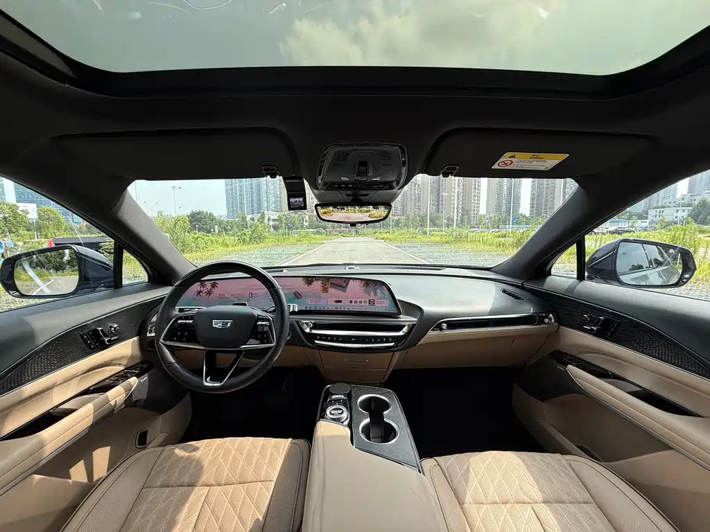 Cadillac Lyriq — миниатюра 4