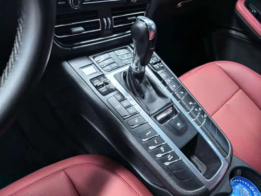 Porsche Macan — миниатюра 7