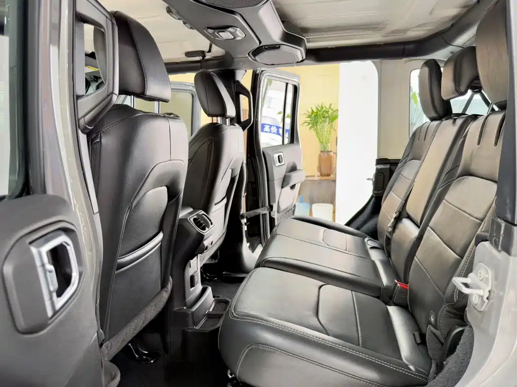 Jeep Wrangler PHEV — миниатюра 11