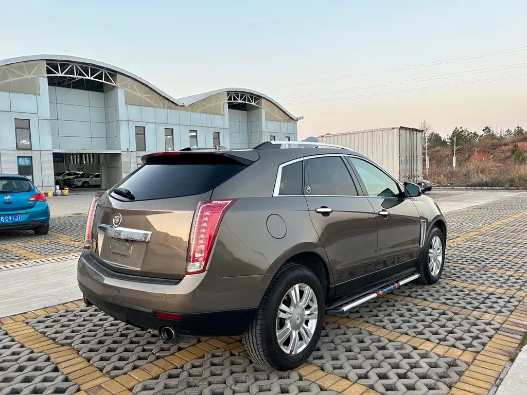CADILLAC SRX