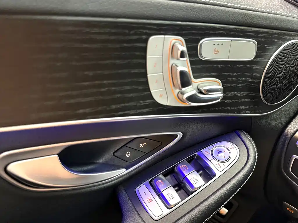 Mercedes-Benz C-Class — миниатюра 4