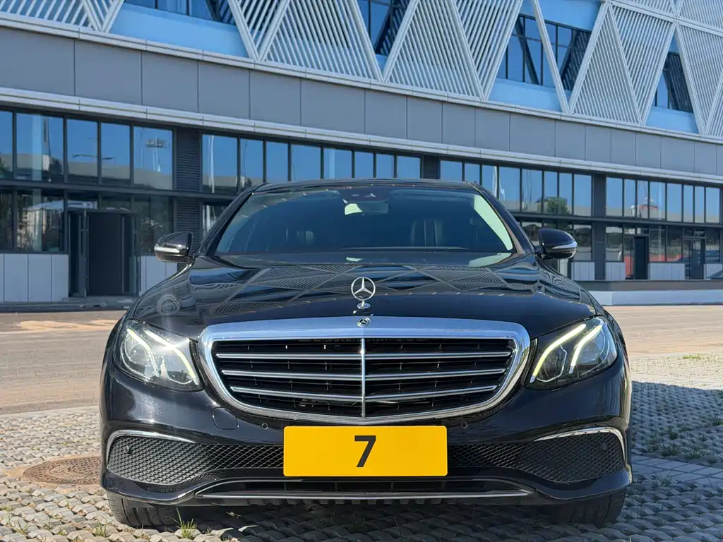 Mercedes-Benz E-Class — миниатюра 2