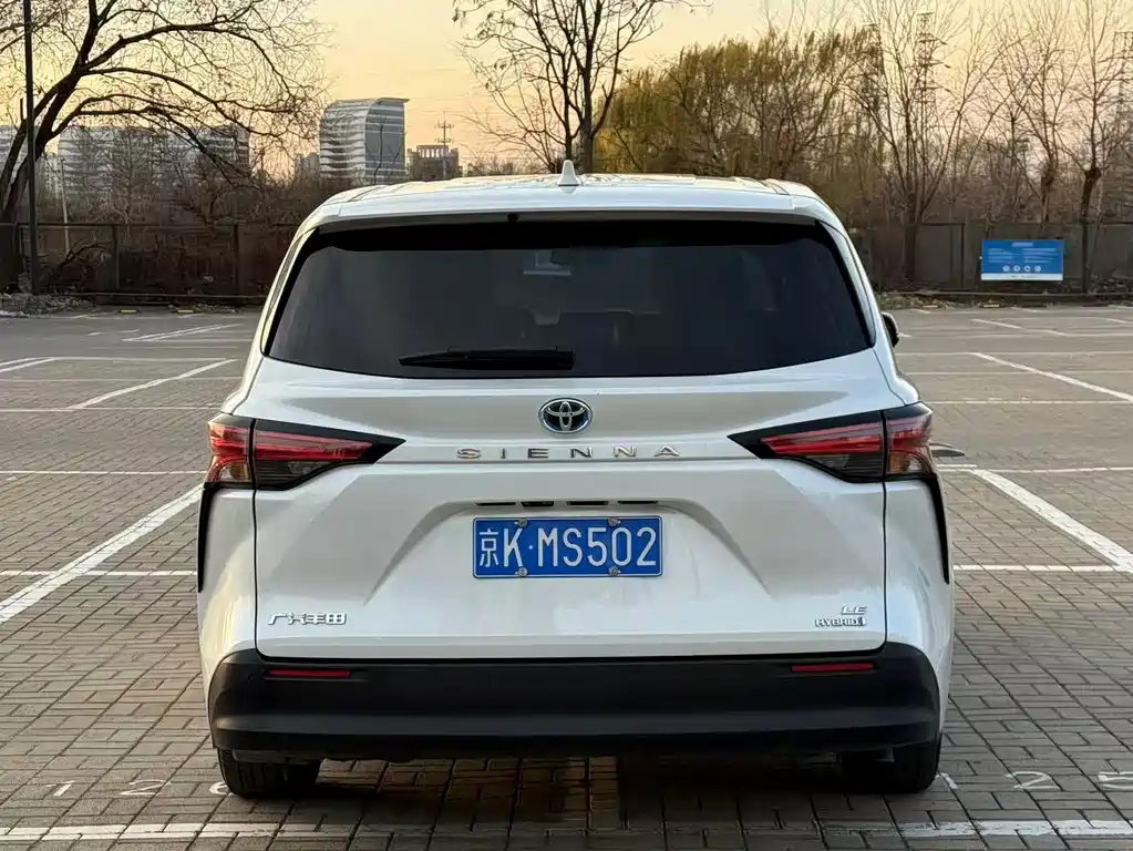 TOYOTA SIENNA