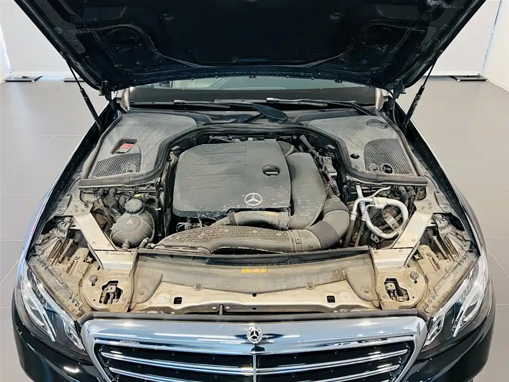 Mercedes-Benz E-Class — миниатюра 7