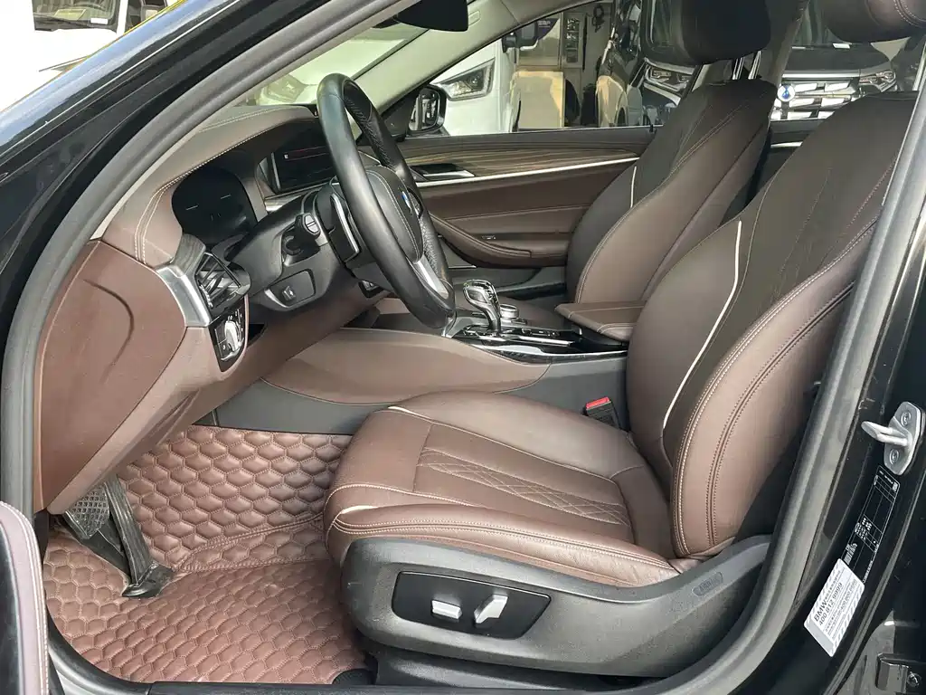 BMW 5 Series — миниатюра 12