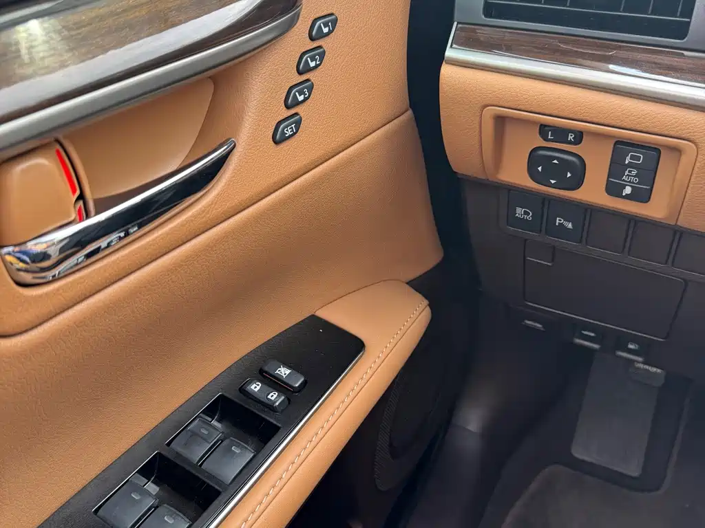 Lexus ES — миниатюра 12