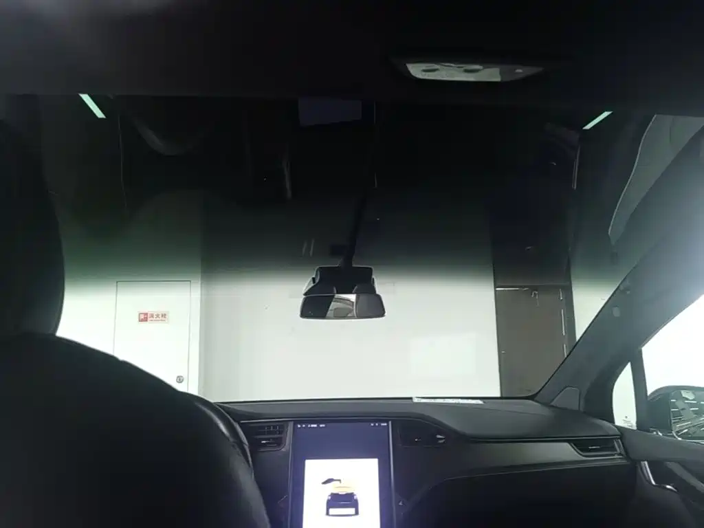 Tesla Model X — миниатюра 14