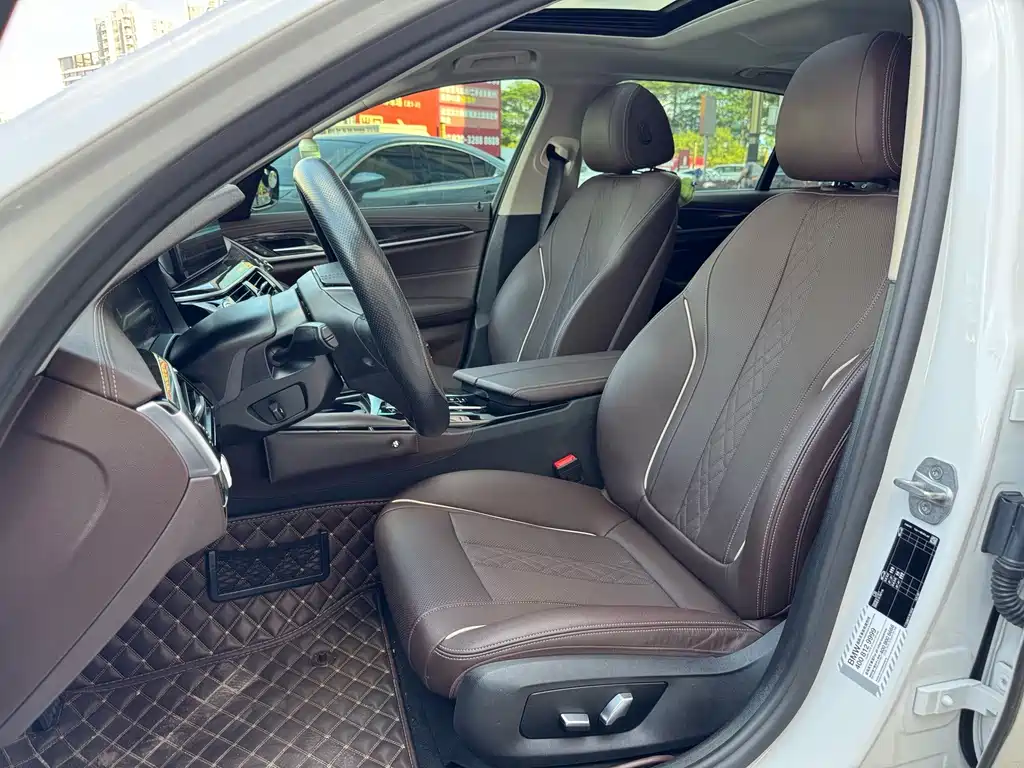 BMW 5 Series — миниатюра 5