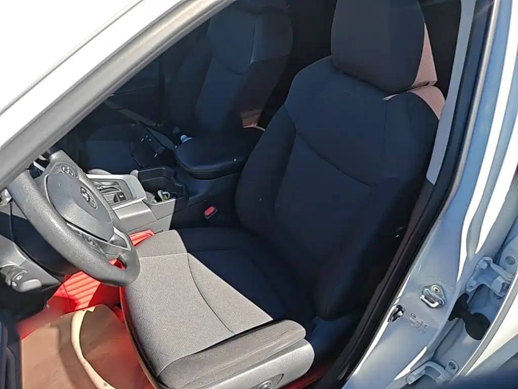 Toyota RAV4 — миниатюра 15