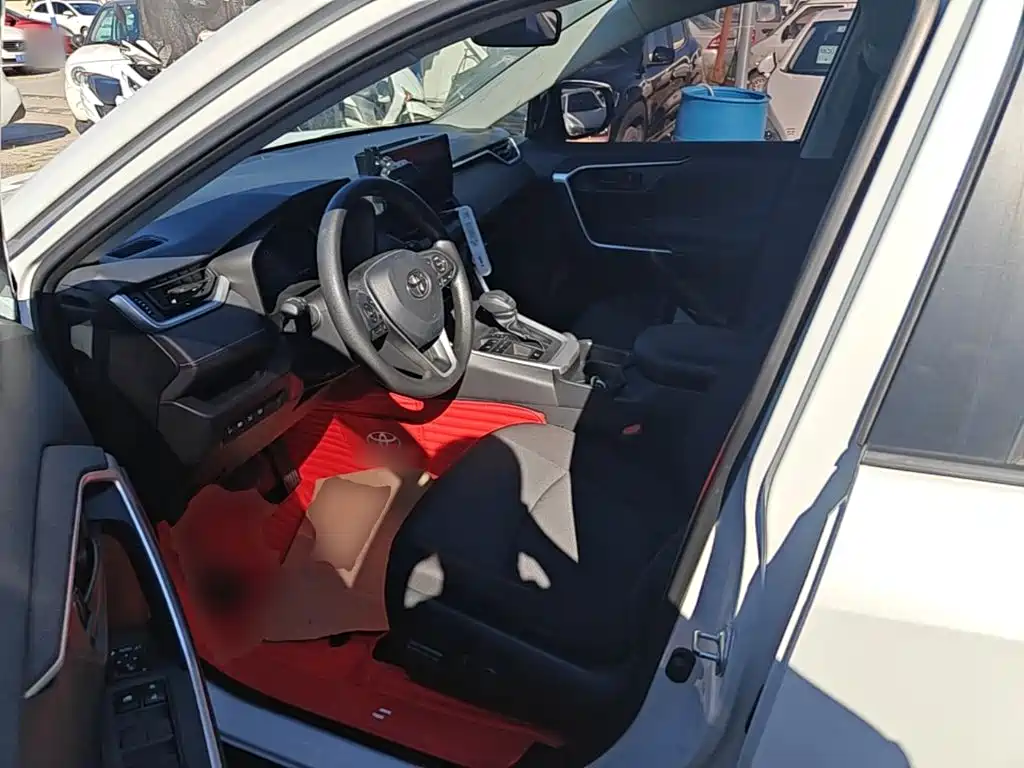 Toyota RAV4 — миниатюра 16