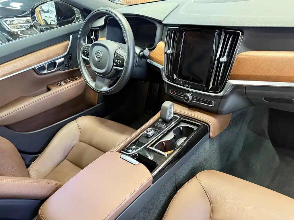 Volvo S90 PHEV — миниатюра 18