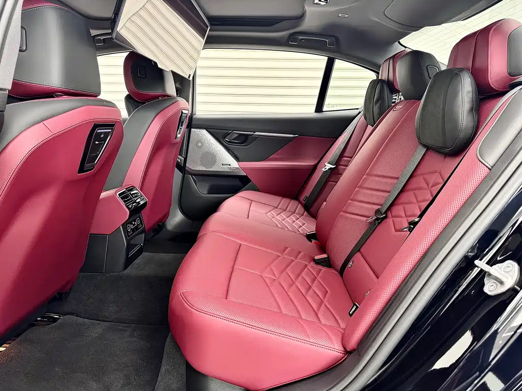 BMW i5 — миниатюра 8