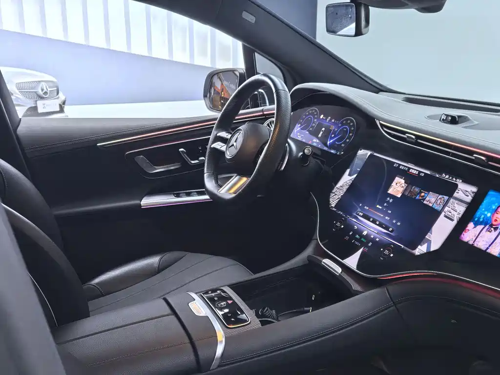 MERCEDES-BENZ EQE SUV