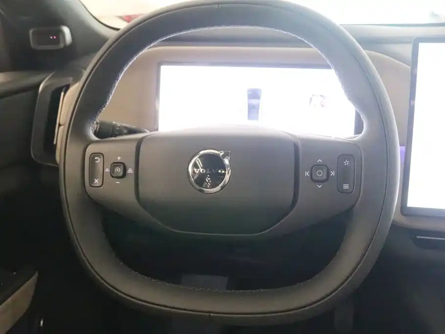 Volvo XC70 PHEV — миниатюра 6