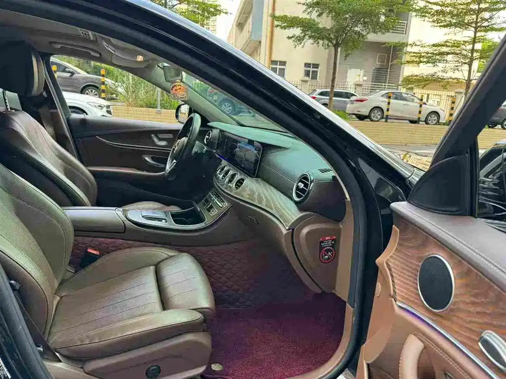 Mercedes-Benz E-Class — миниатюра 8