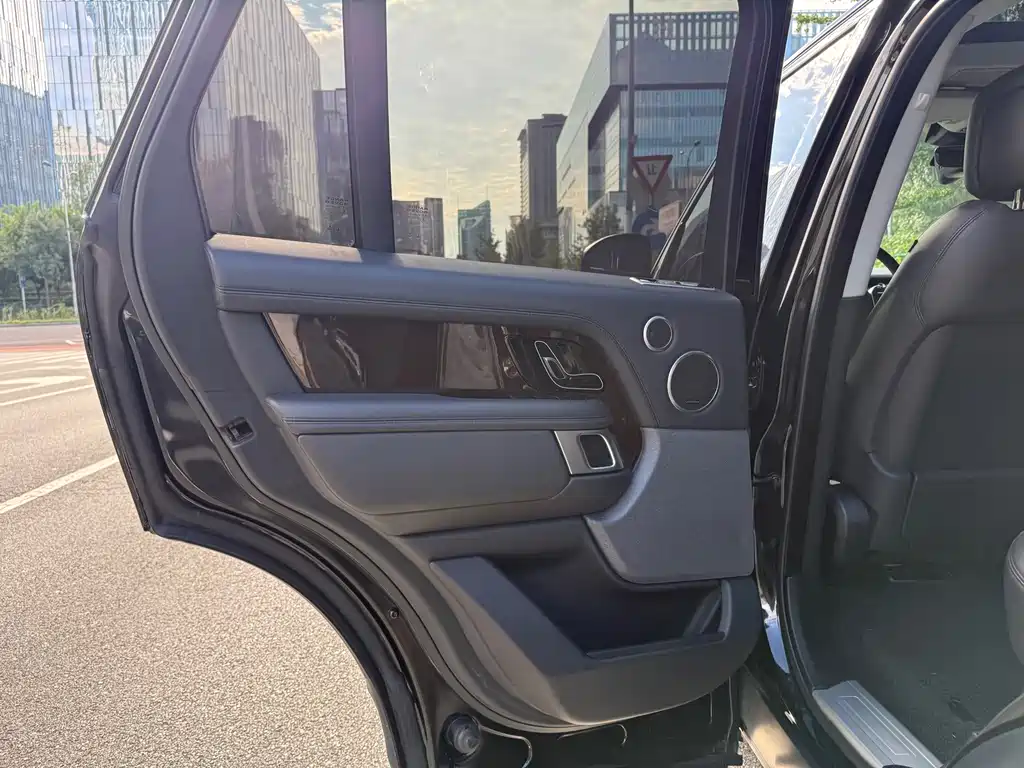 Land Rover Range Rover — миниатюра 22