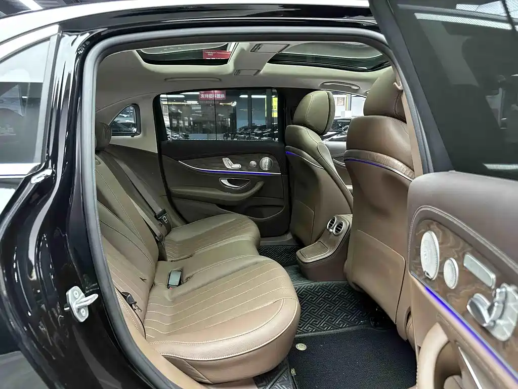 Mercedes-Benz E-Class — миниатюра 6