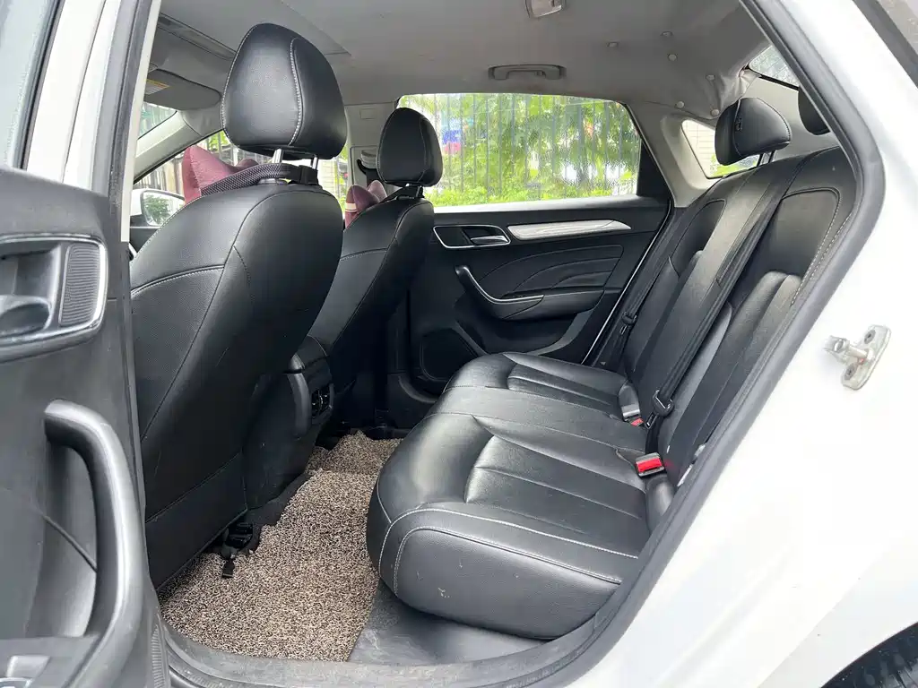 Roewe i6 New Energy — миниатюра 14