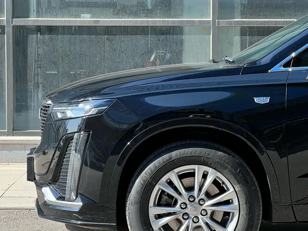 CADILLAC XT6