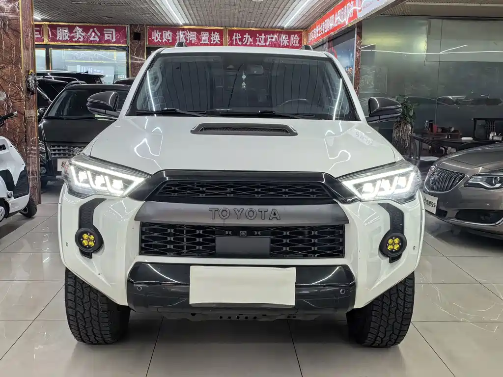 Toyota 4Runner — миниатюра 2