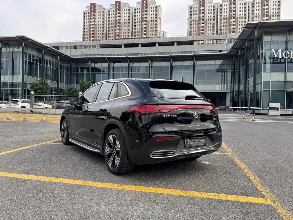 Mercedes-Benz EQE SUV — миниатюра 20