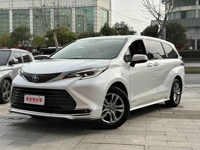 TOYOTA SIENNA 2023
