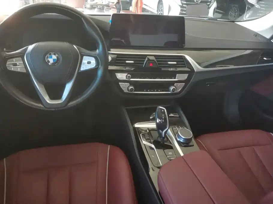 BMW 5 Series — миниатюра 12