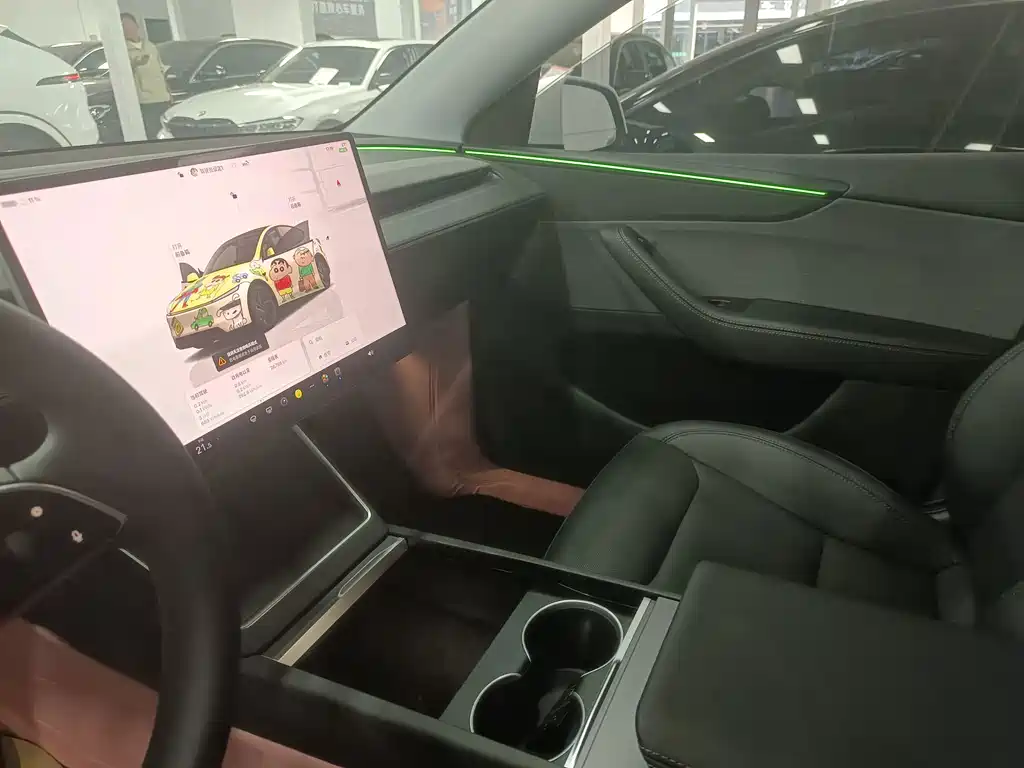 Tesla Model Y — миниатюра 7