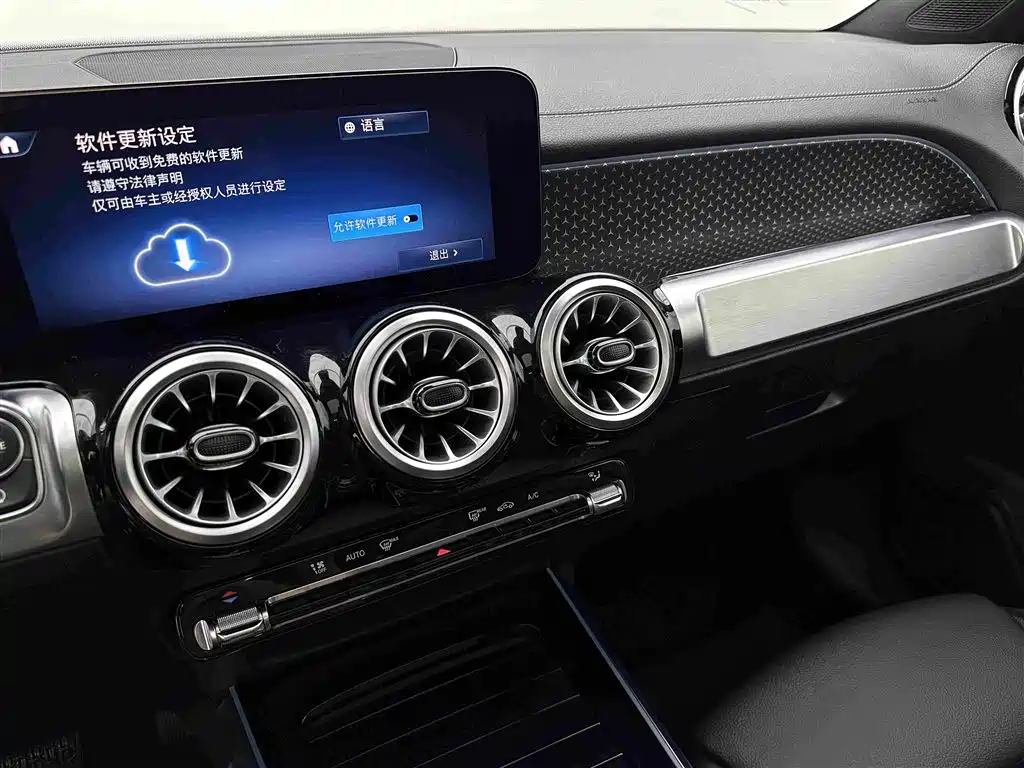 Mercedes-Benz GLB — миниатюра 14