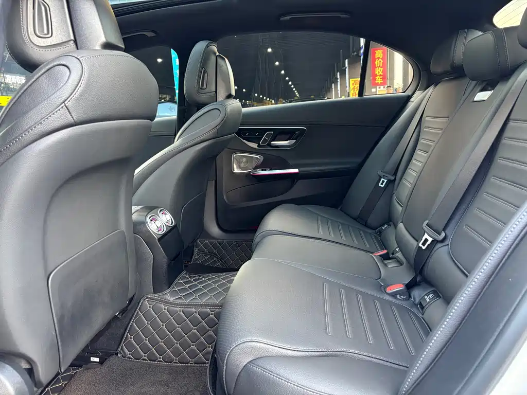 Mercedes-Benz C-Class — миниатюра 13