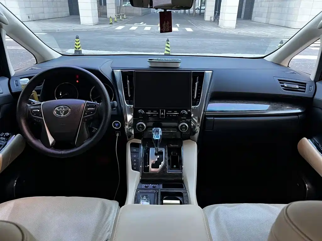 Toyota Vellfire — миниатюра 9