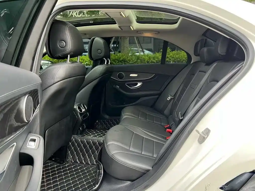 Mercedes-Benz C-Class — миниатюра 5