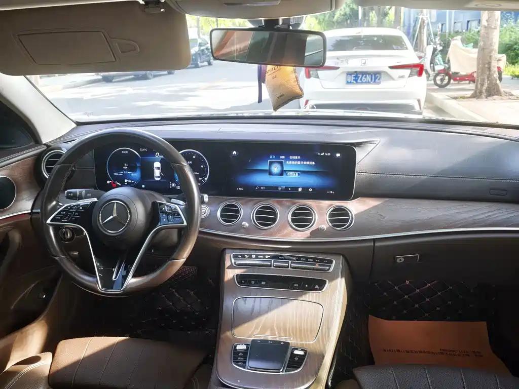 Mercedes-Benz E-Class — миниатюра 7