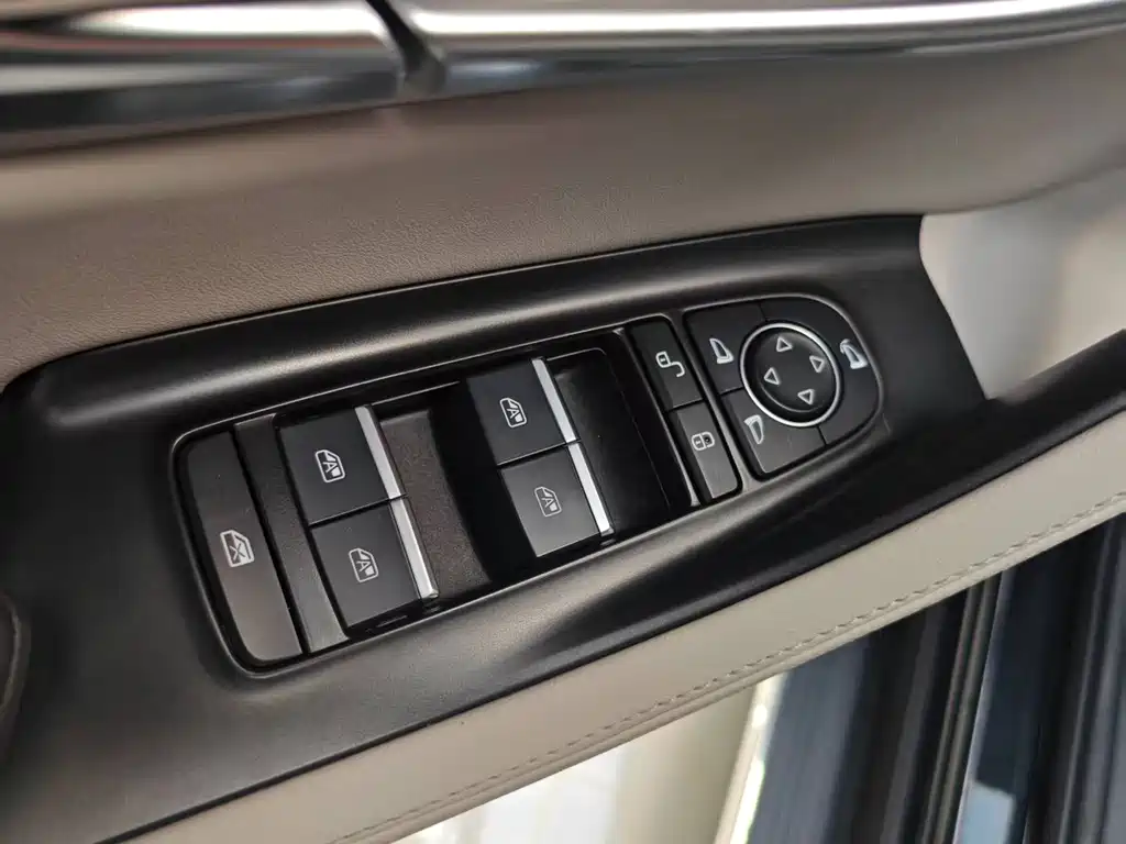 BYD PLUS New Energy — миниатюра 13