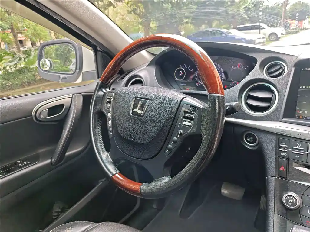 Luxgen 7 SUV 2012 2.2T