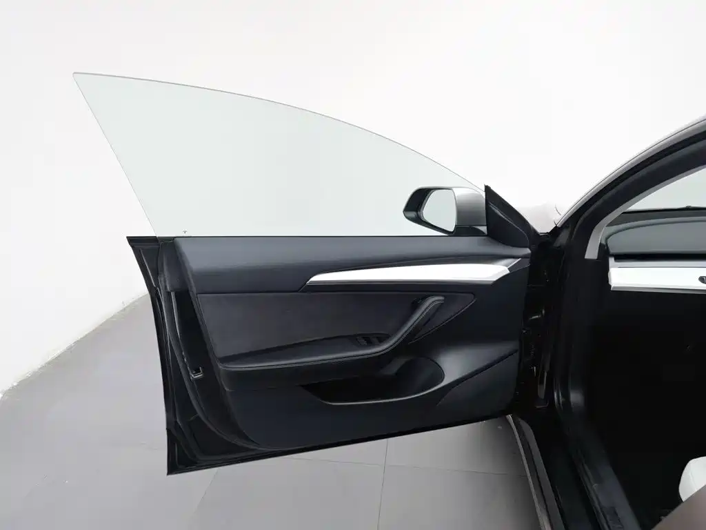 Tesla Model 3 — миниатюра 8