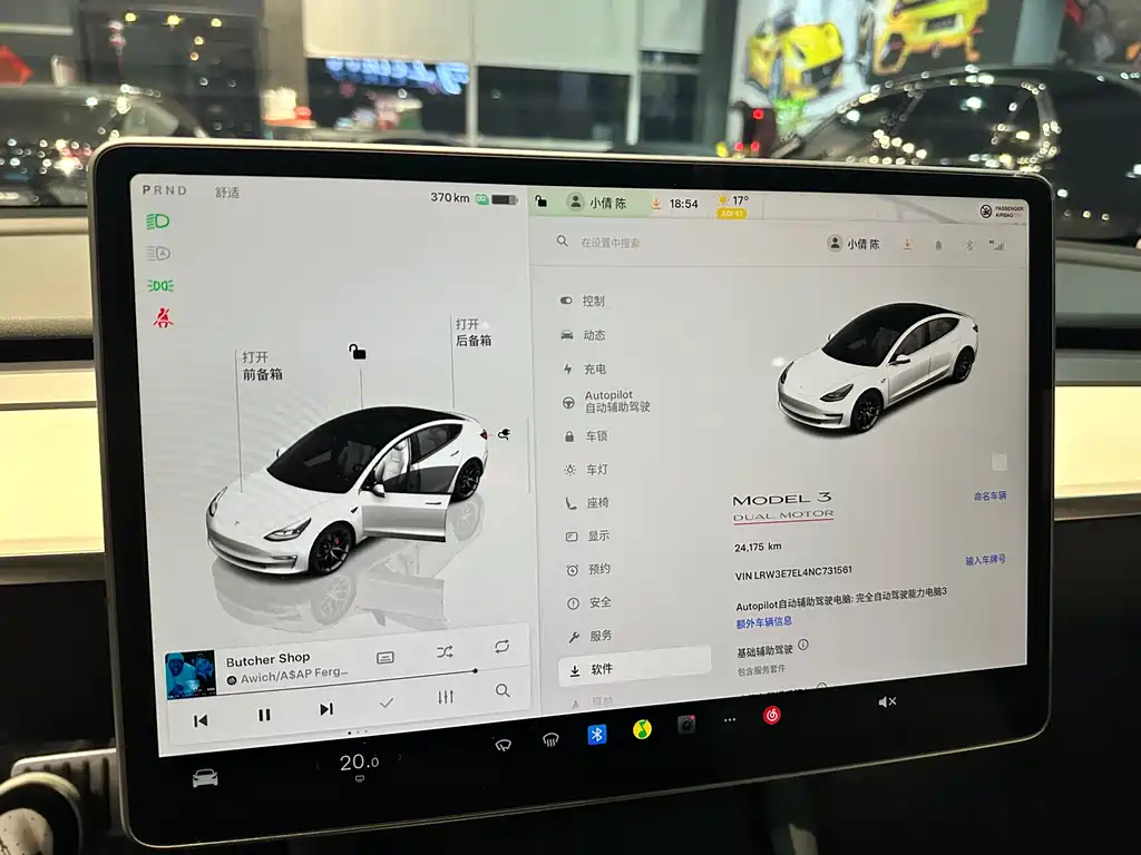 TESLA MODEL 3